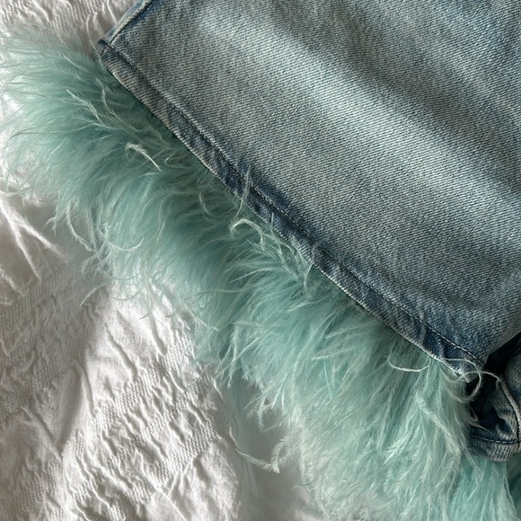 Frame Le Super High Feather-Trimmed Denim Shorts - Picture 5 of 6